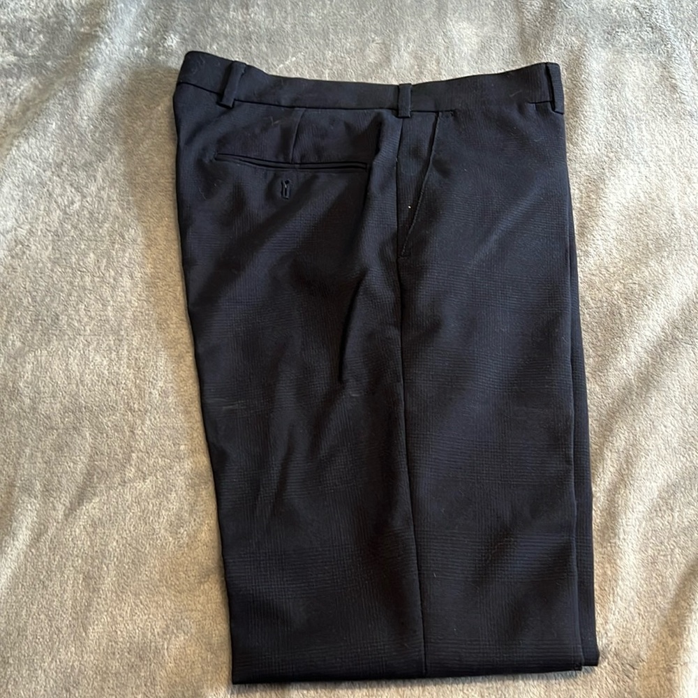 Club Monaco. Modern slim fit. Midnight blue pant. 100% wool 100% polyester.